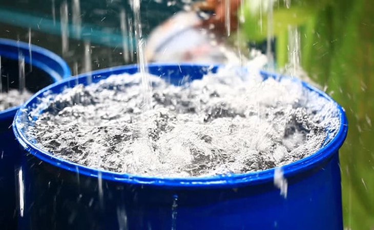 Nhiều khu vực nông thôn, nước mưa được dự trữ để sử dụng trong sinh hoạt hàng ngày